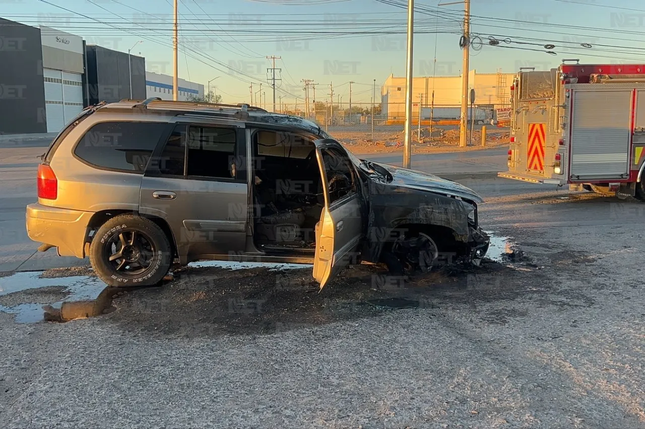 Juárez: Iban al trabajo y se les incendia camioneta