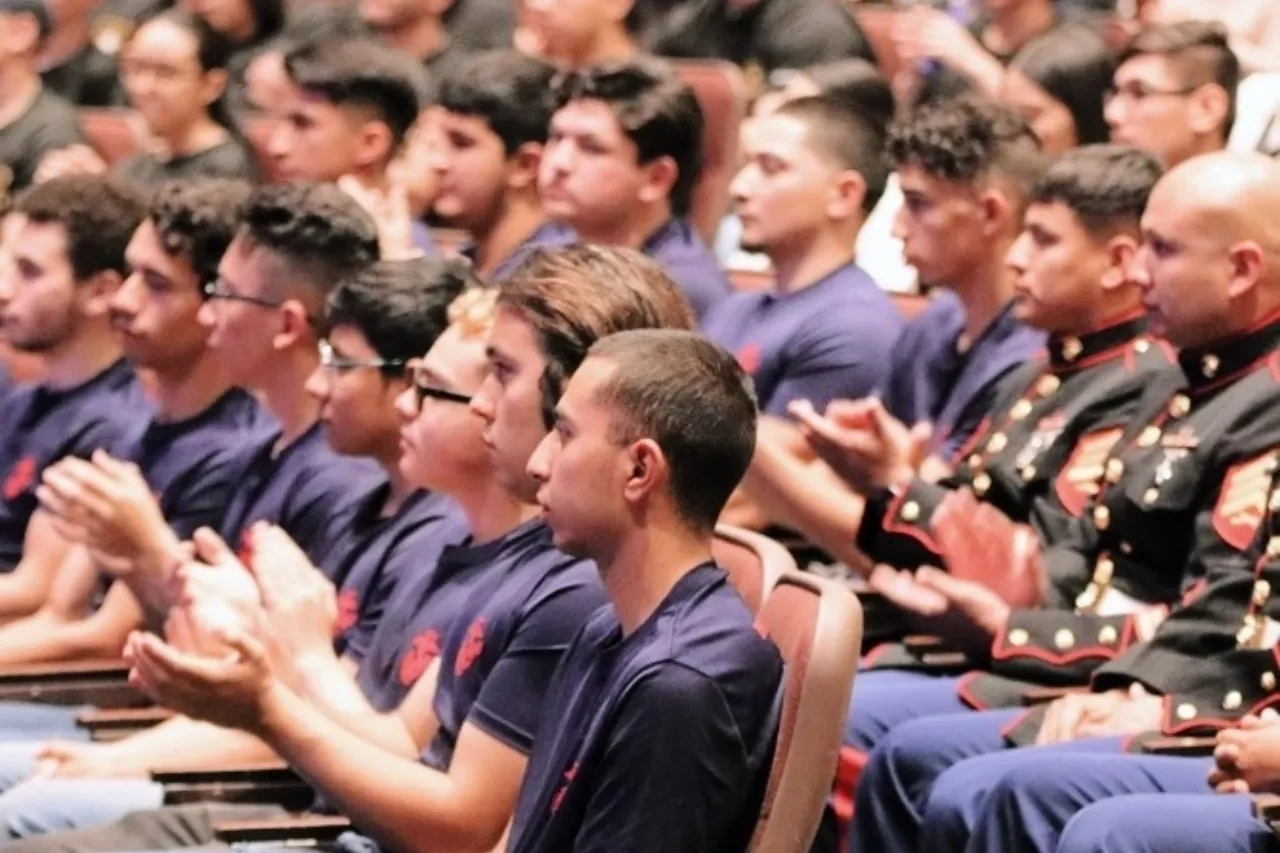 EP: Únete al reconocimiento a estudiantes que se unen a las Fuerzas Armadas