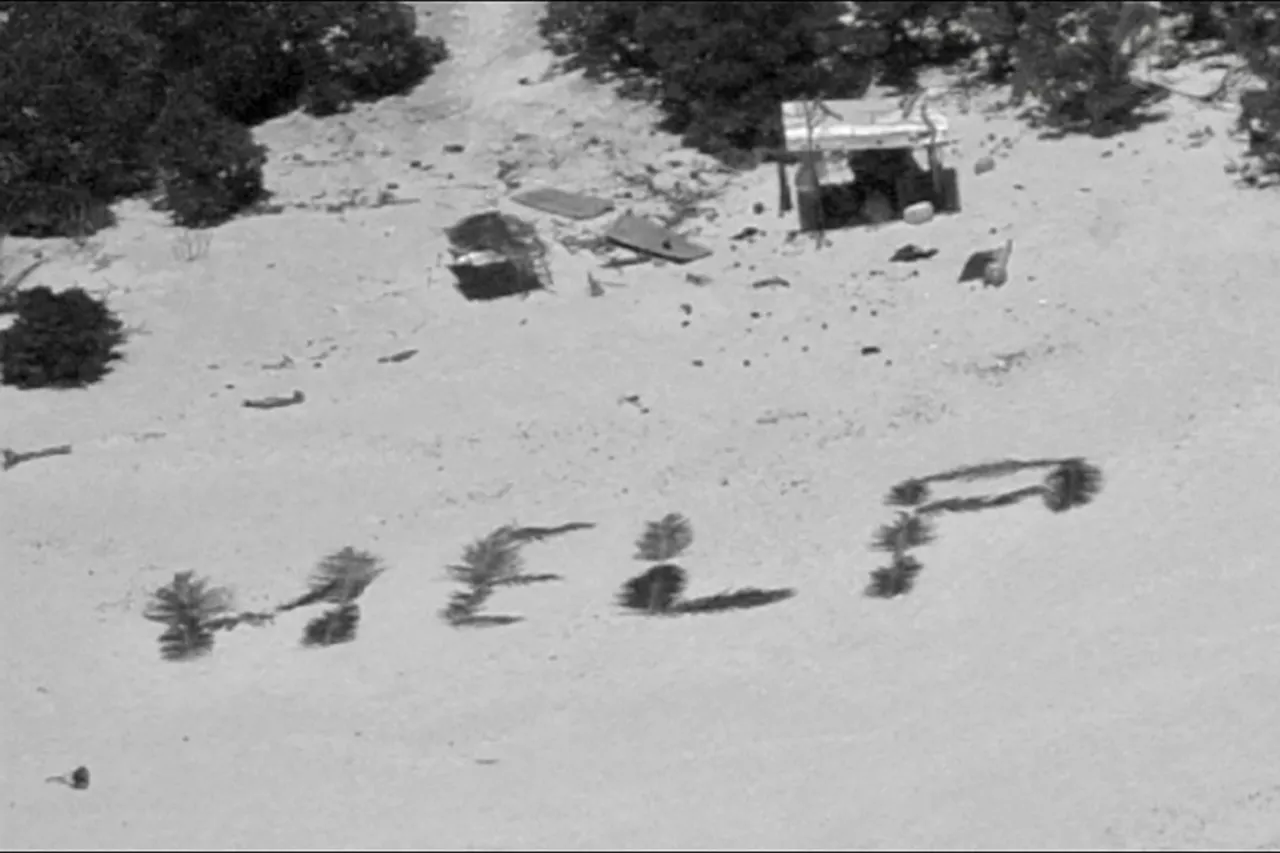Hombres varados en islote desierto del Pacífico son rescatados gracias a letrero