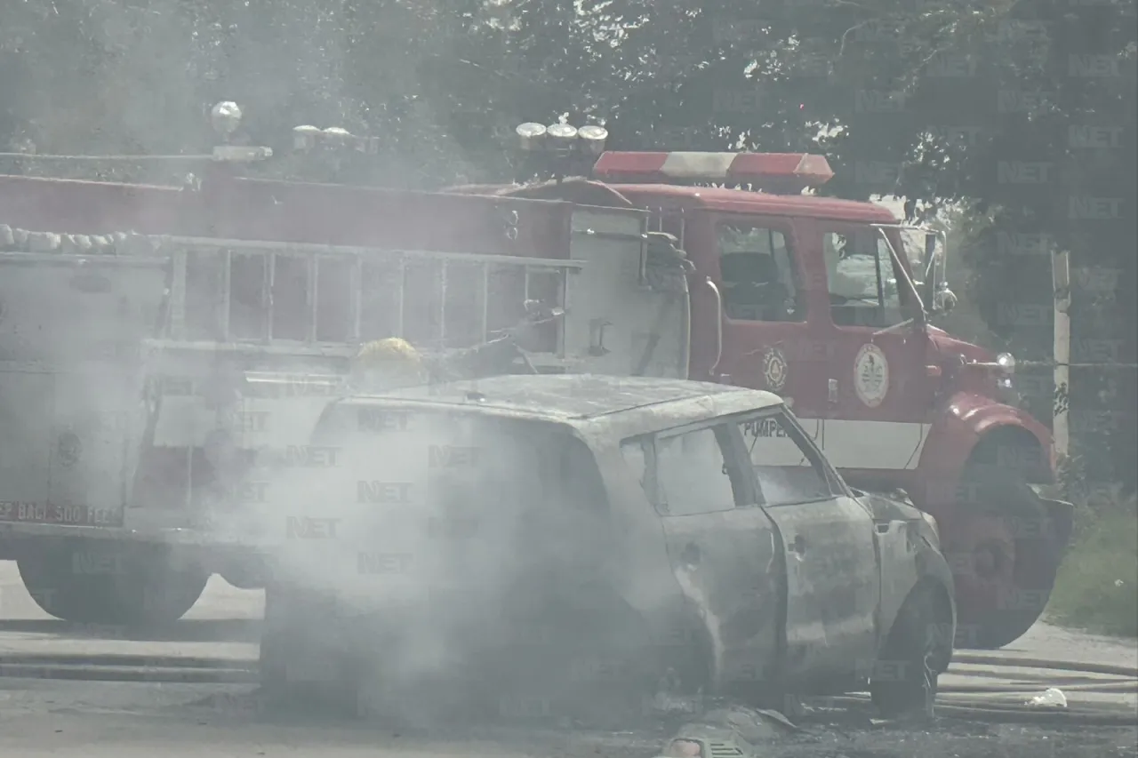 Ciudad Juárez: Tripulantes alcanzan a salir de auto en llamas
