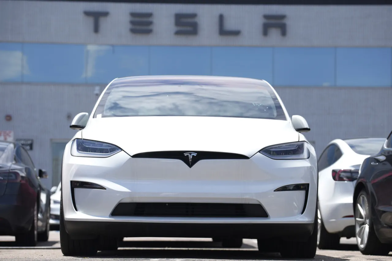 Tesla planea despedir a 10% de su fuerza laboral, según reportes