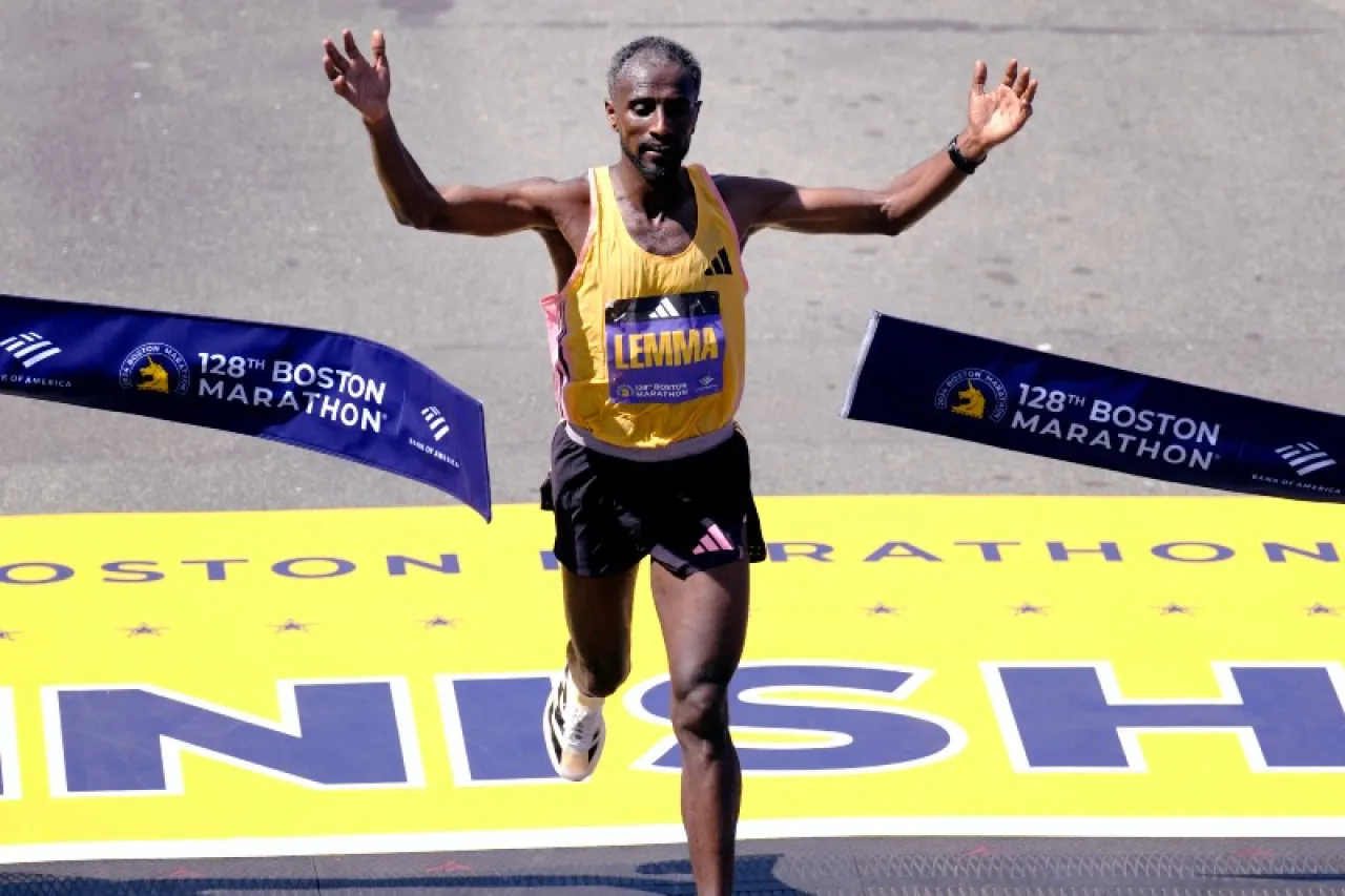 Siay Lemma arrasa y se lleva el Maratón de Boston