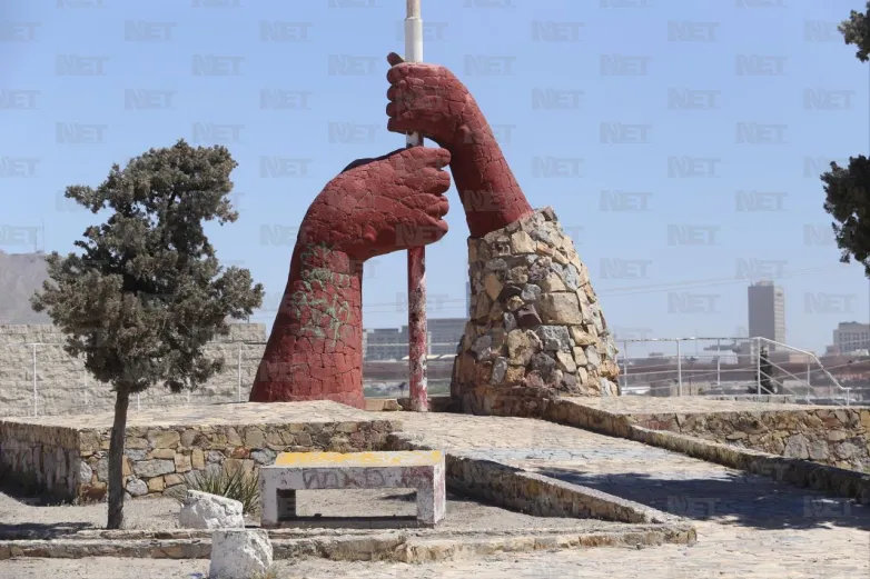 Abandonan monumento a la Bandera en la colonia Altavista