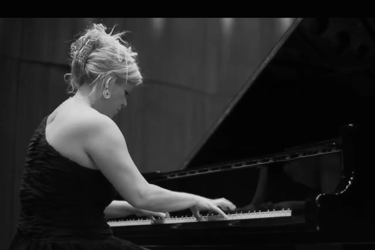 Invitan a concierto de piano de Dena Kay Jones en Chihuahua