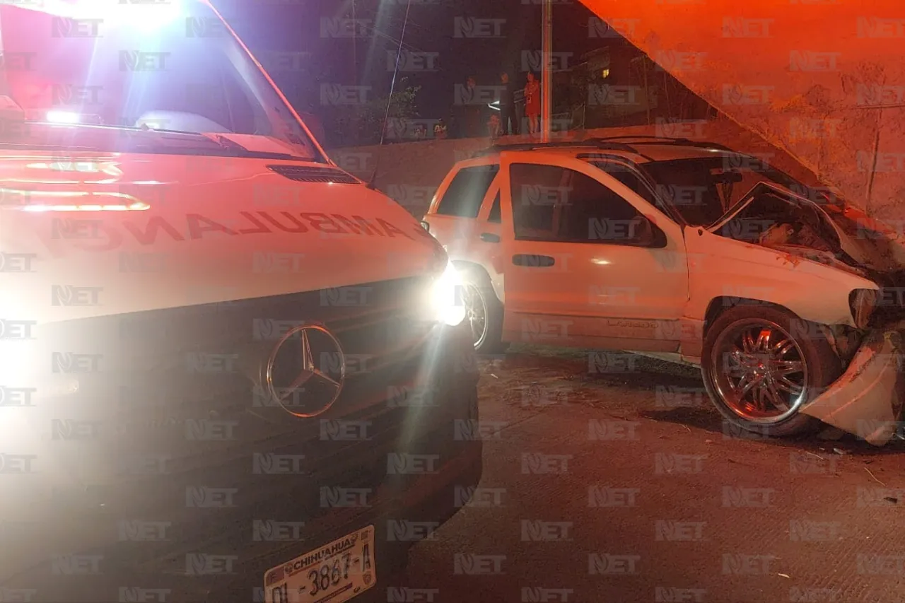 Muere copiloto de Jeep tras chocar contra muro del viaducto Diaz Ordaz