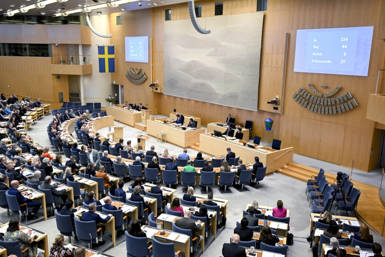 Parlamento sueco aprueba reducir la edad para cambiar legalmente de género