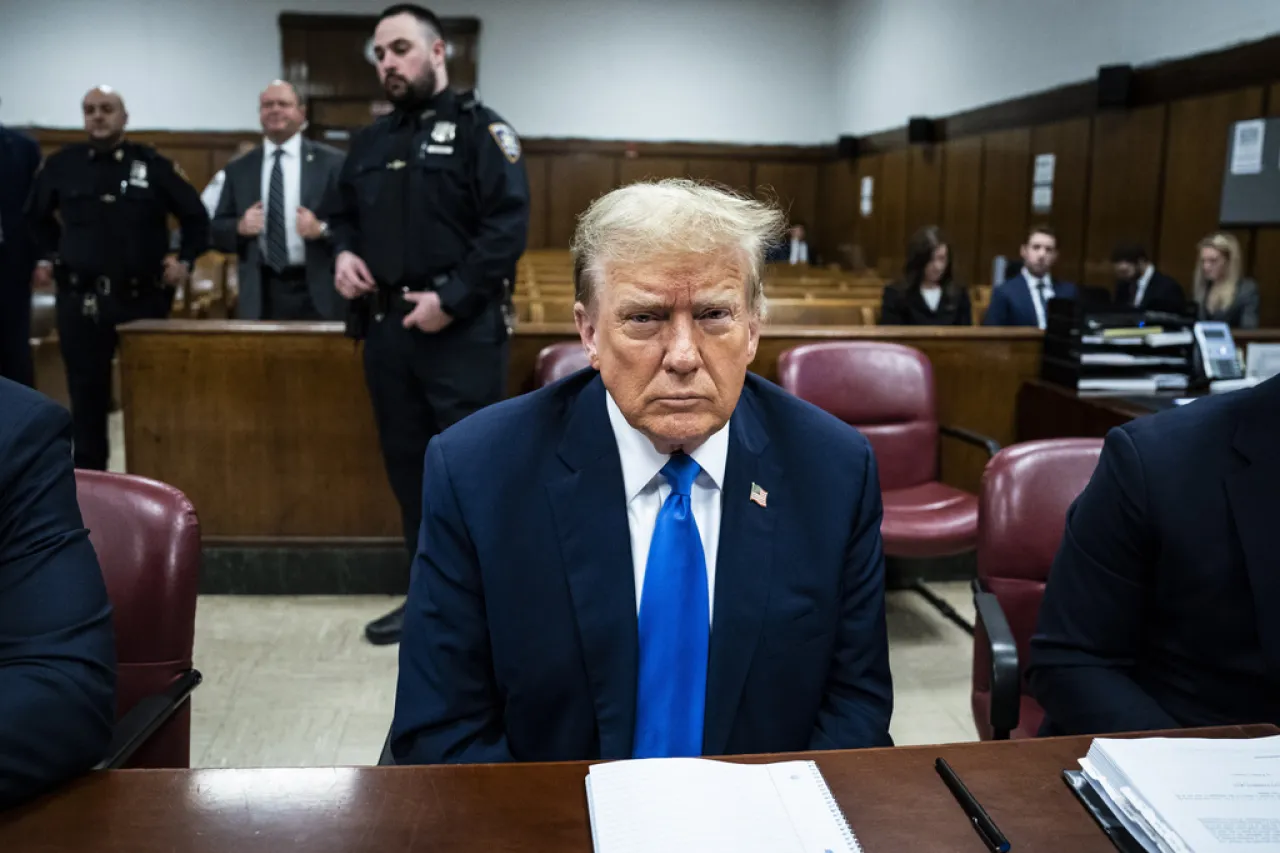 Concluye la selección del jurado para el juicio a Trump en NY