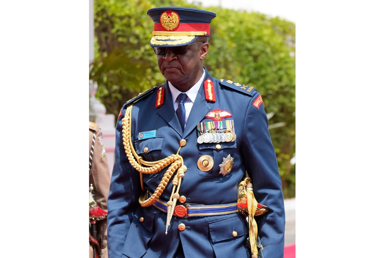 Muere jefe militar de Kenia al estrellarse helicóptero en que viajaba