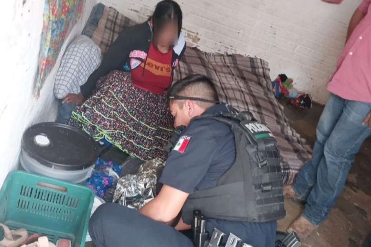 Chihuahua: Ayudan policías municipales a mujer en labor de parto
