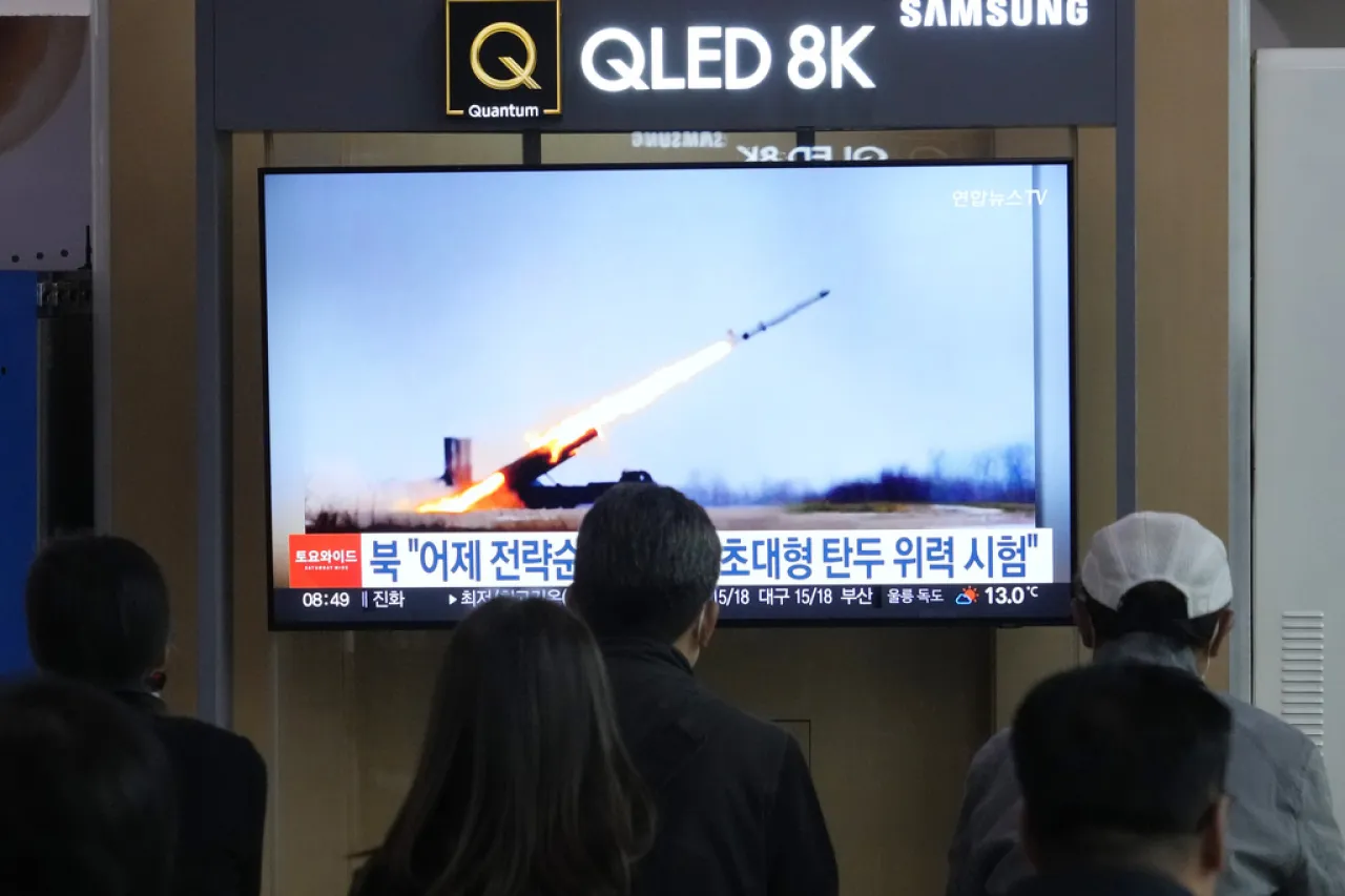 Asegura Norcorea que probó ojiva supergrande y nuevo misil antiaéreo