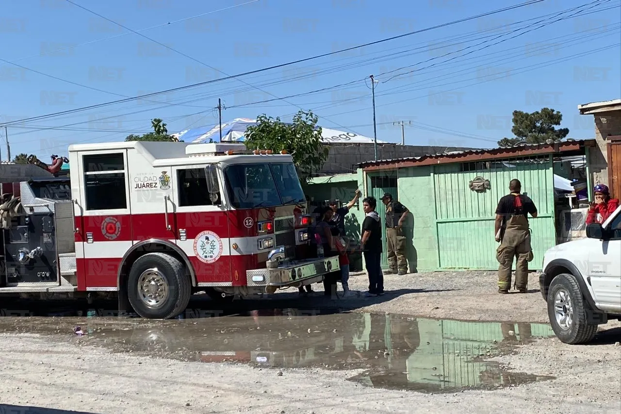 Controlan bomberos incendio en vivienda de la colonia Aztecas