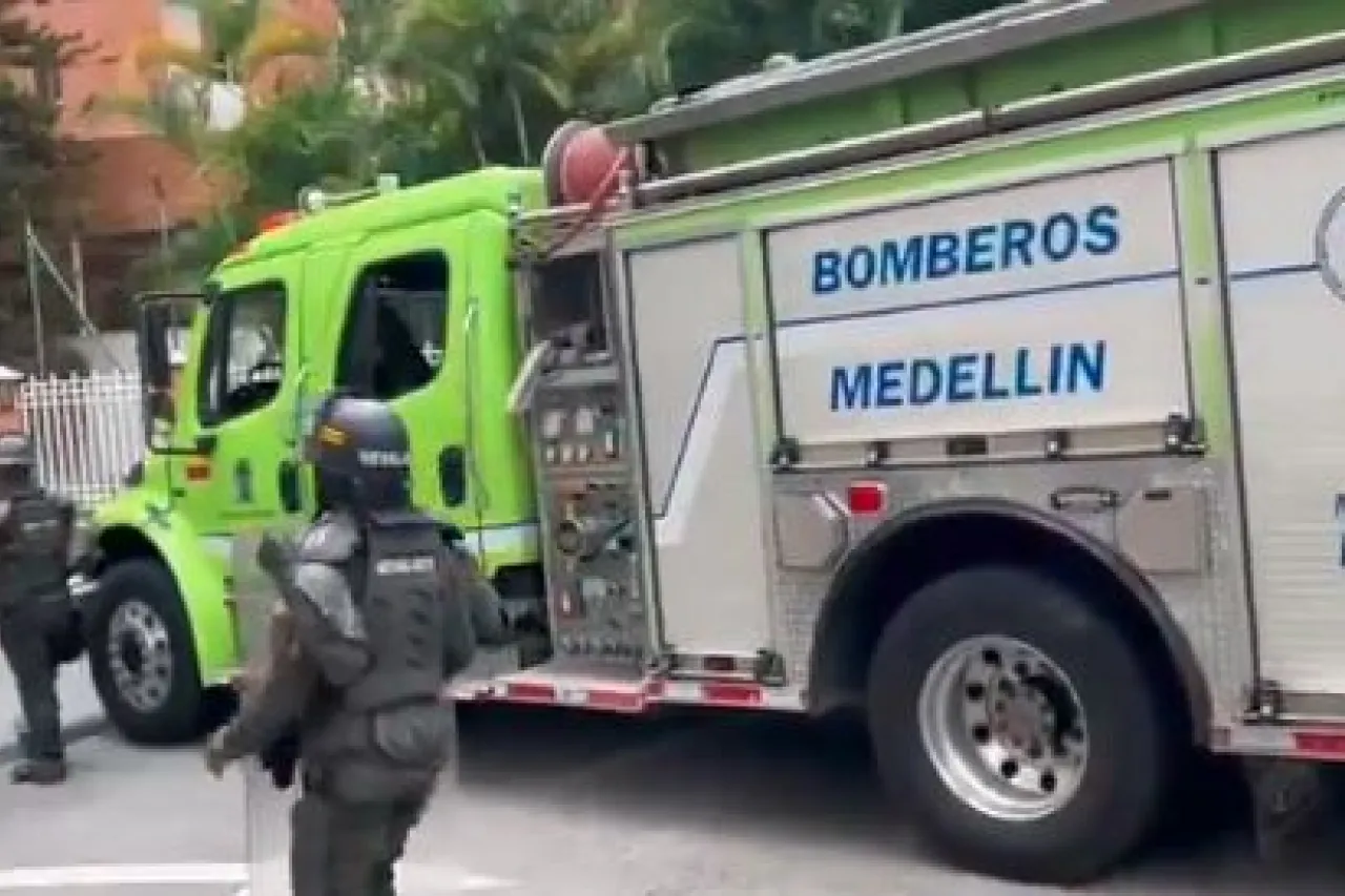 Paciente asesina a médico en Colombia y quema su consultorio