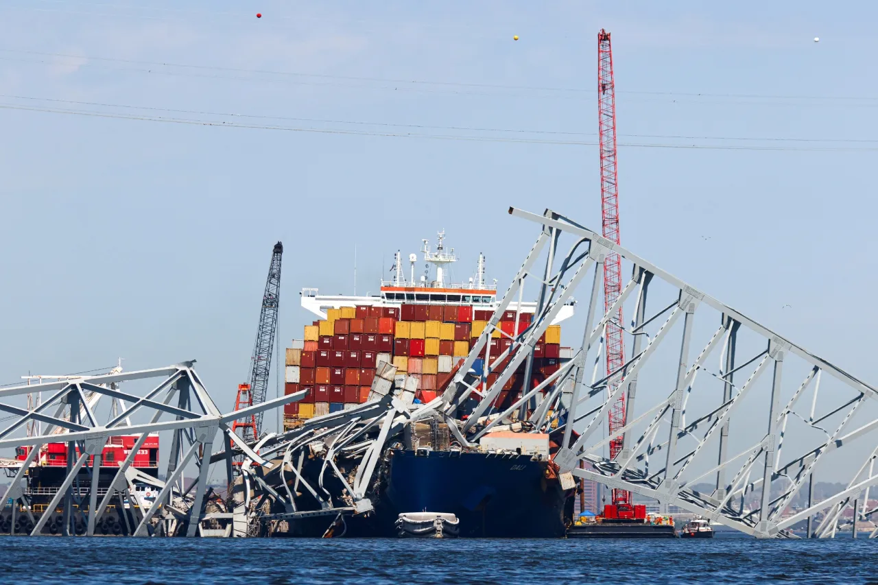 Abren tercer canal provisional para acceso al puerto de Baltimore