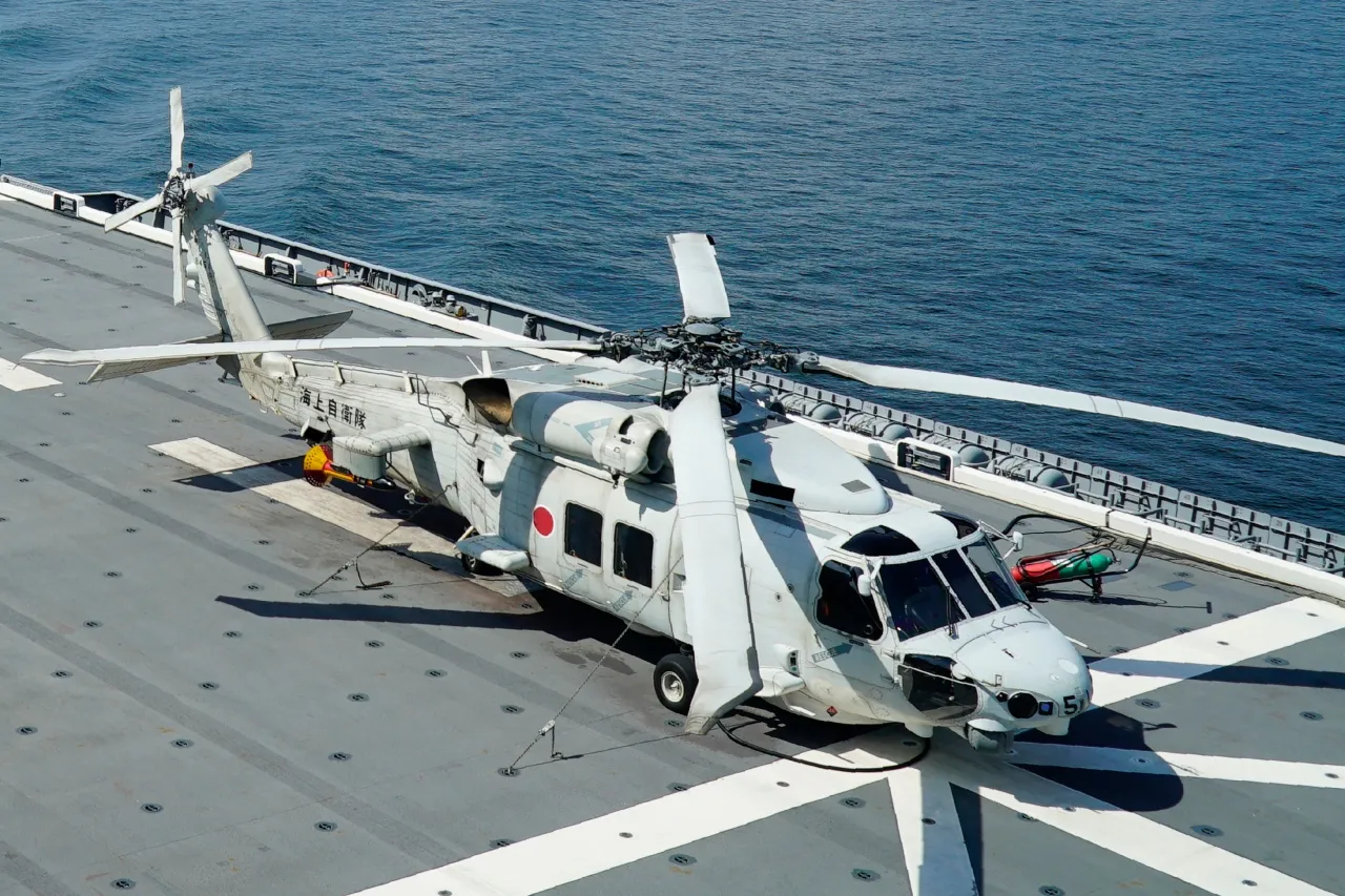 Se estrellan dos helicópteros de la marina japonesa en el Pacífico