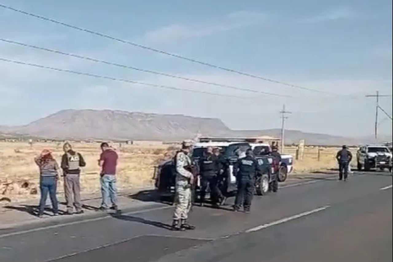 Trabaja FGE en esclarecer hallazgo de 8 cuerpos en carretera a Juárez