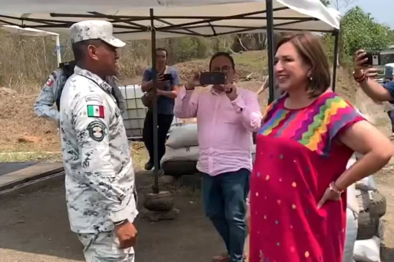 Video: Gálvez detiene su paso para saludar a agentes de la GN