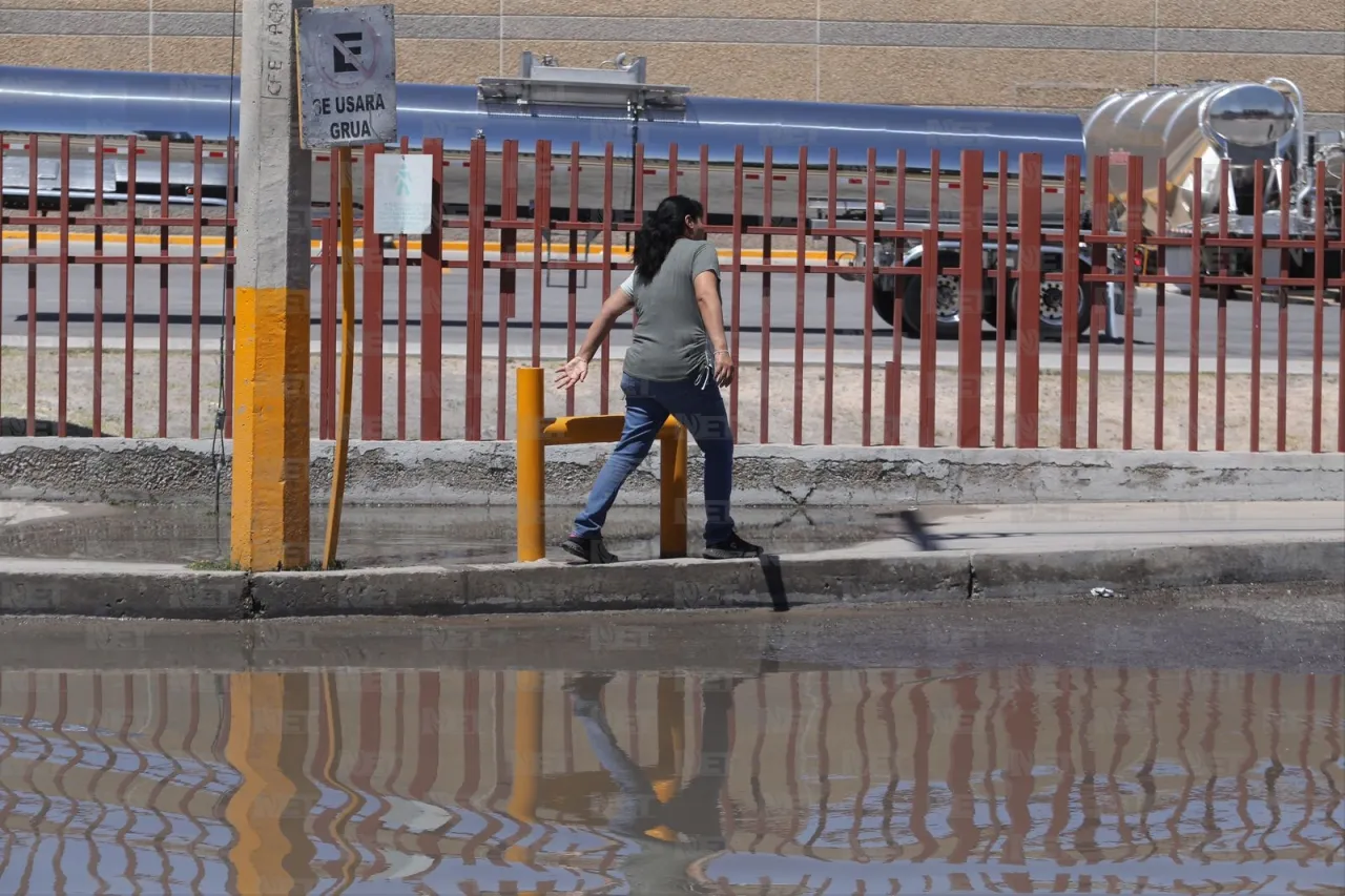 Fotos: Fuga de agua provoca desabasto y charcos en Las Torres
