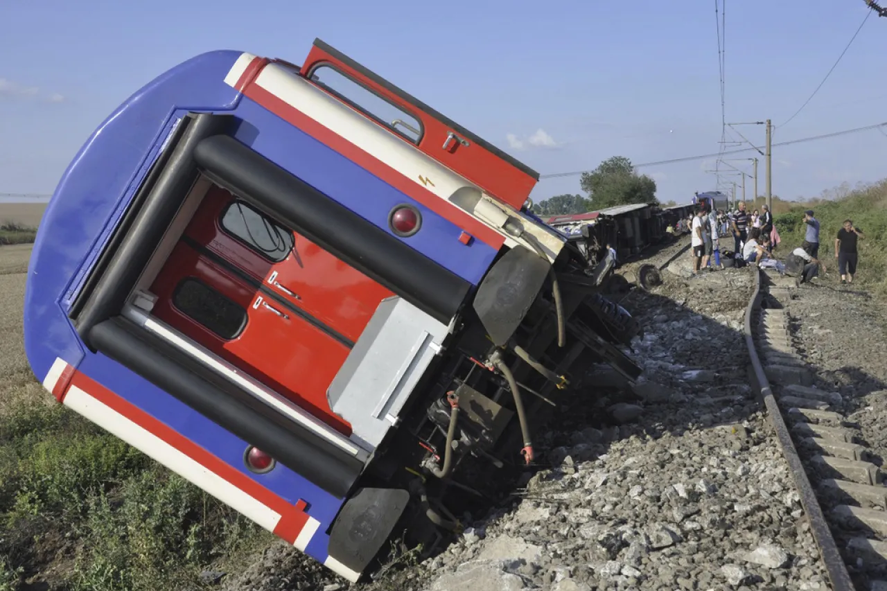 Más de 108 años de cárcel a implicados en accidente de tren en Turquía