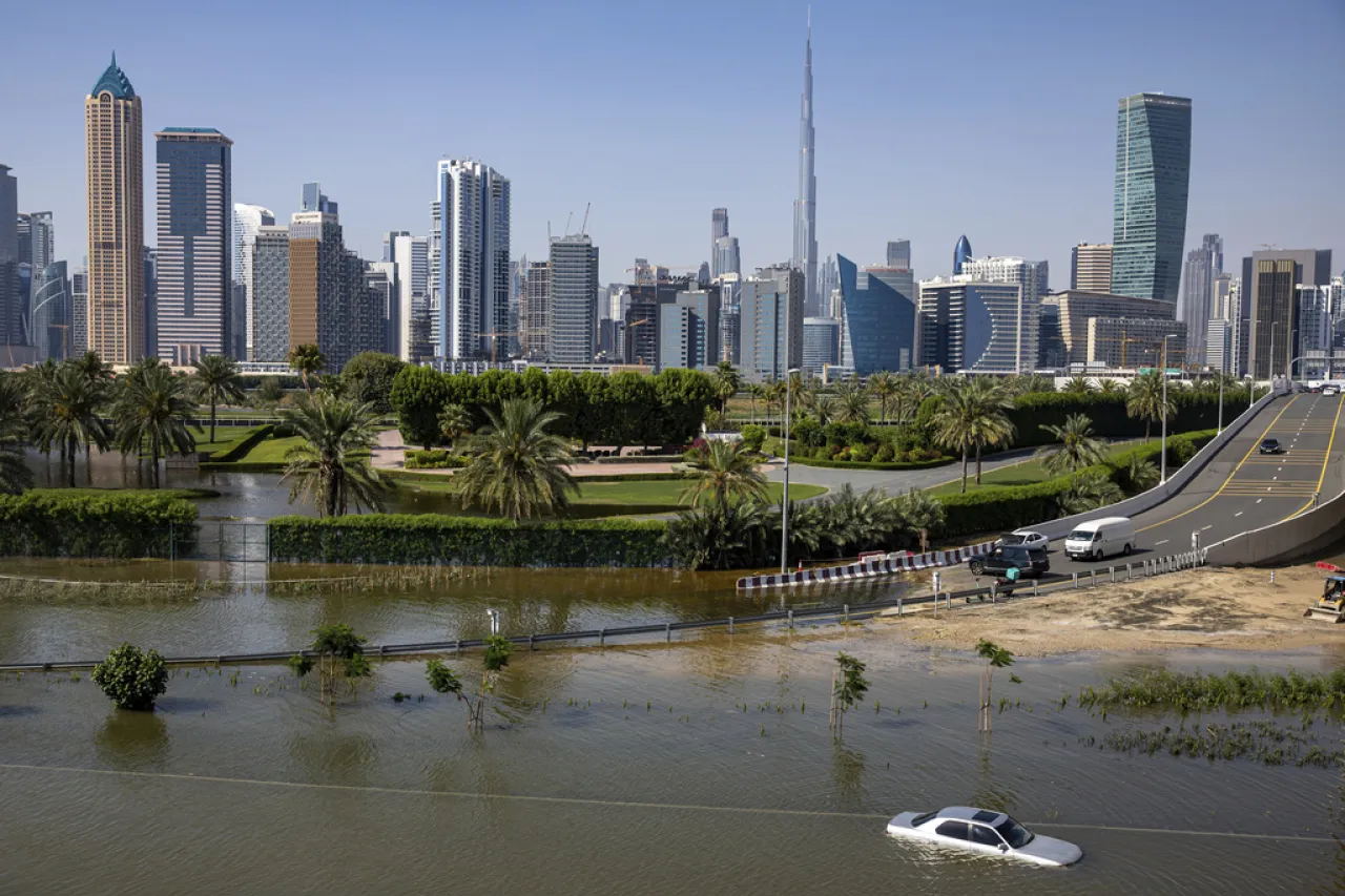 Evidencia apunta a que cambio climático empeoró diluvio en Dubái