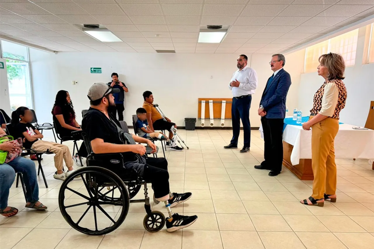 Entrega DIF Estatal aparatos ortopédicos a personas con discapacidad en Juárez