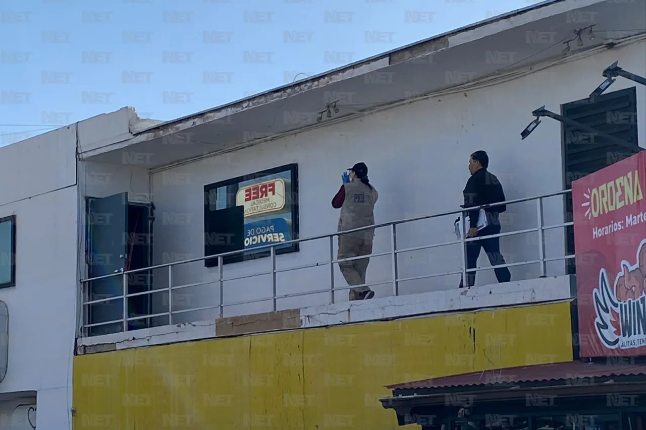 Localizan degollado a trabajador en una plaza de Juárez
