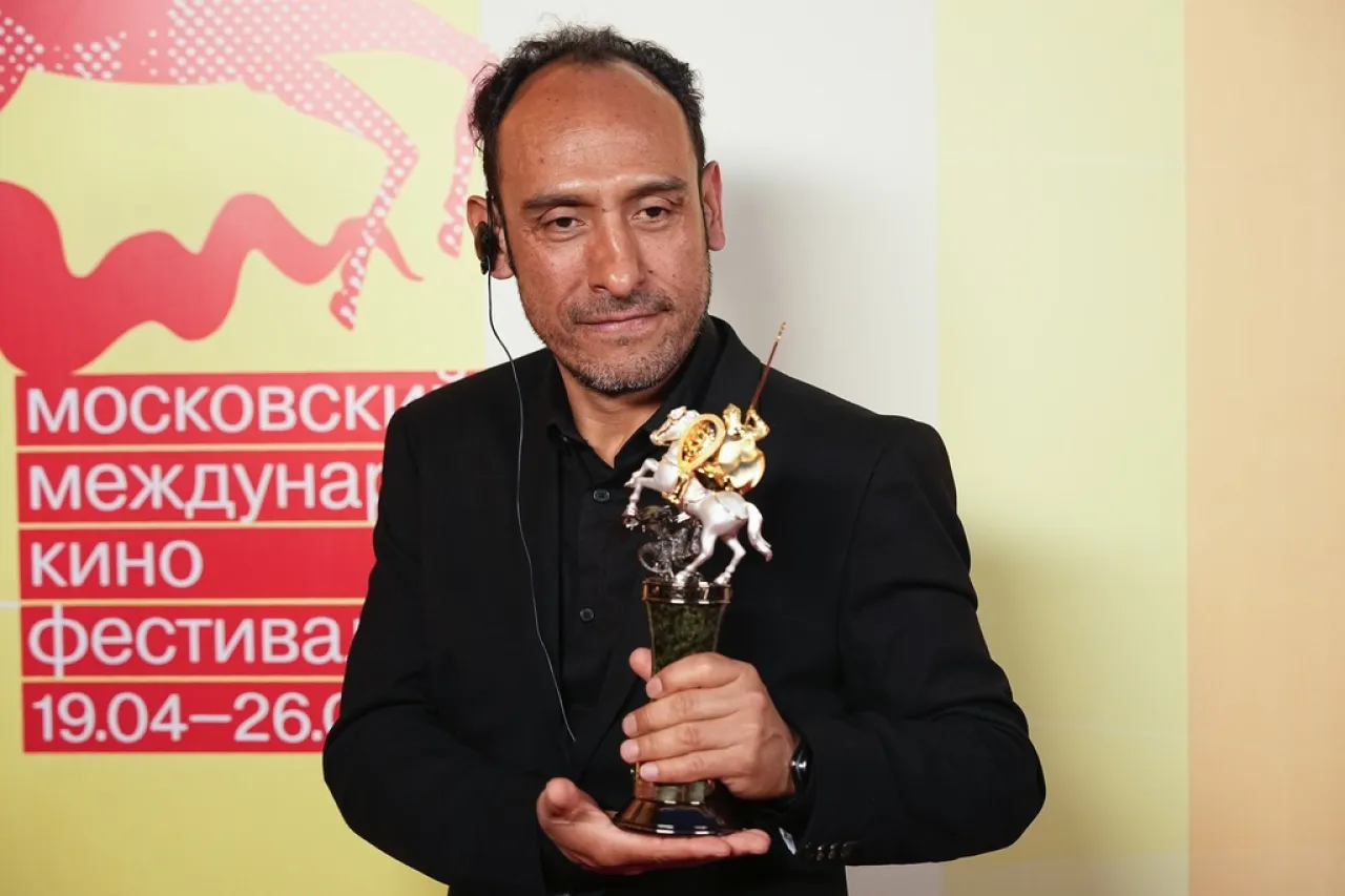 Director mexicano gana principal premio en festival de cine en Moscú