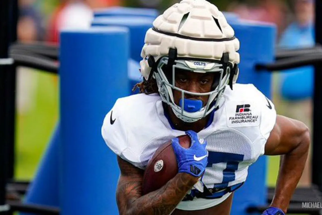 Jugadores podrán usar cubiertas protectoras en cascos durante juegos: NFL