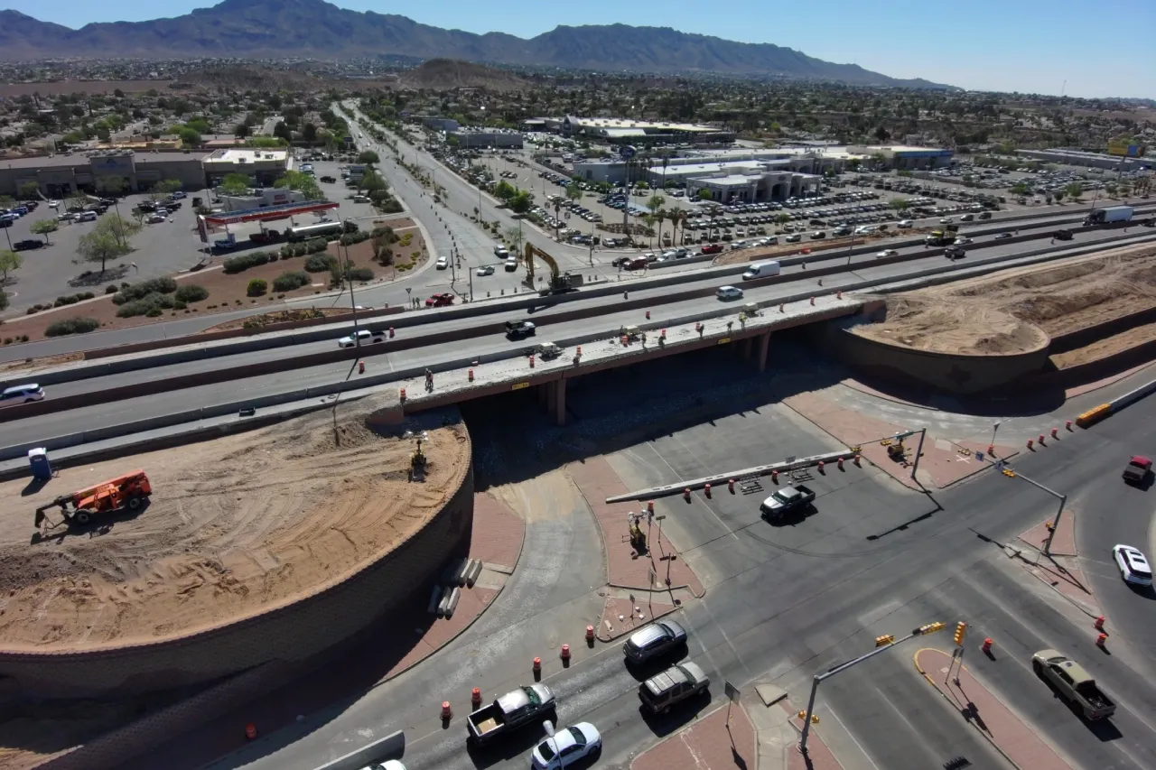 El Paso: Demuelen parte de puente en la I-10