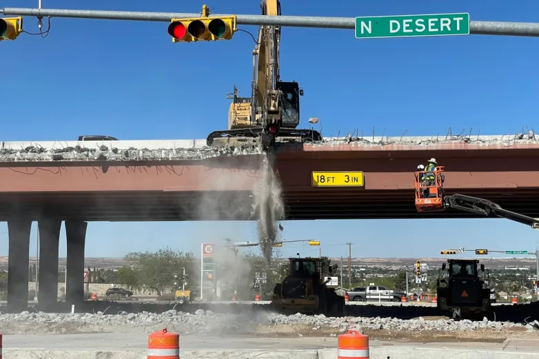 Demuelen parte de puente en la I-10 en El Paso