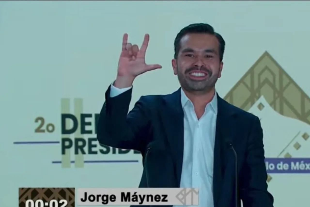 Álvarez Máynez, inicia candidato de MC el debate con memes y propuestas