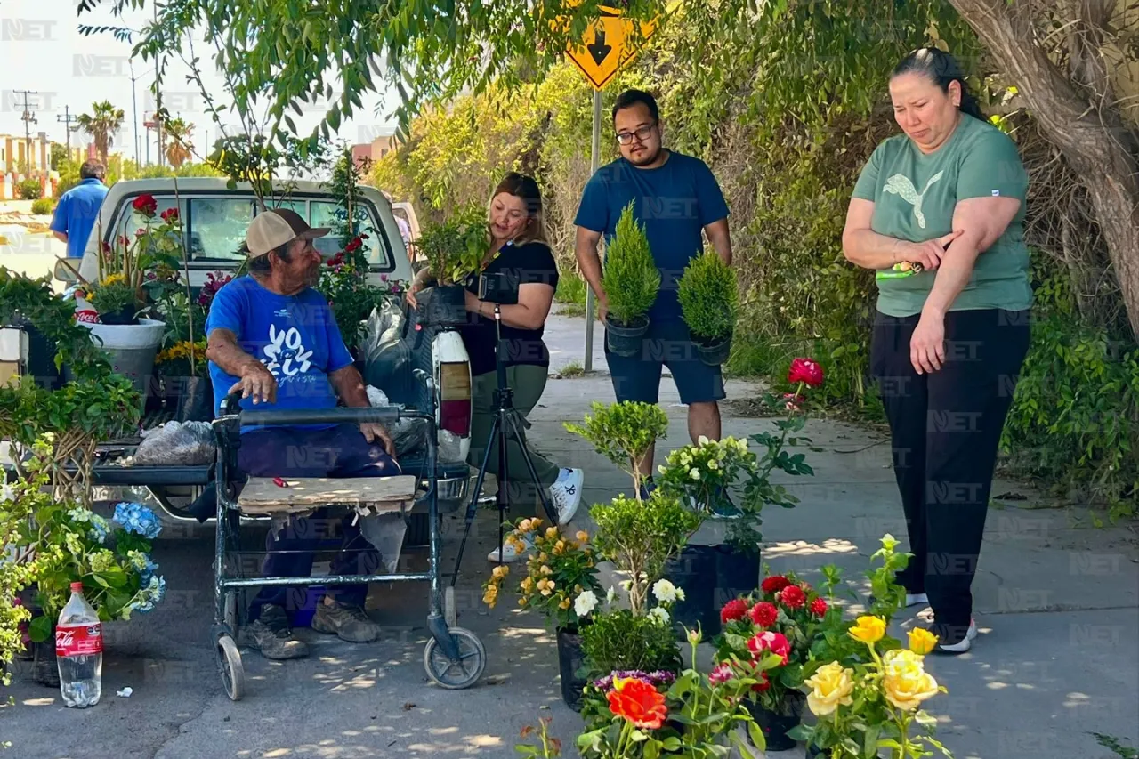 Ofrece don Óscar sus plantas para sostener su hogar