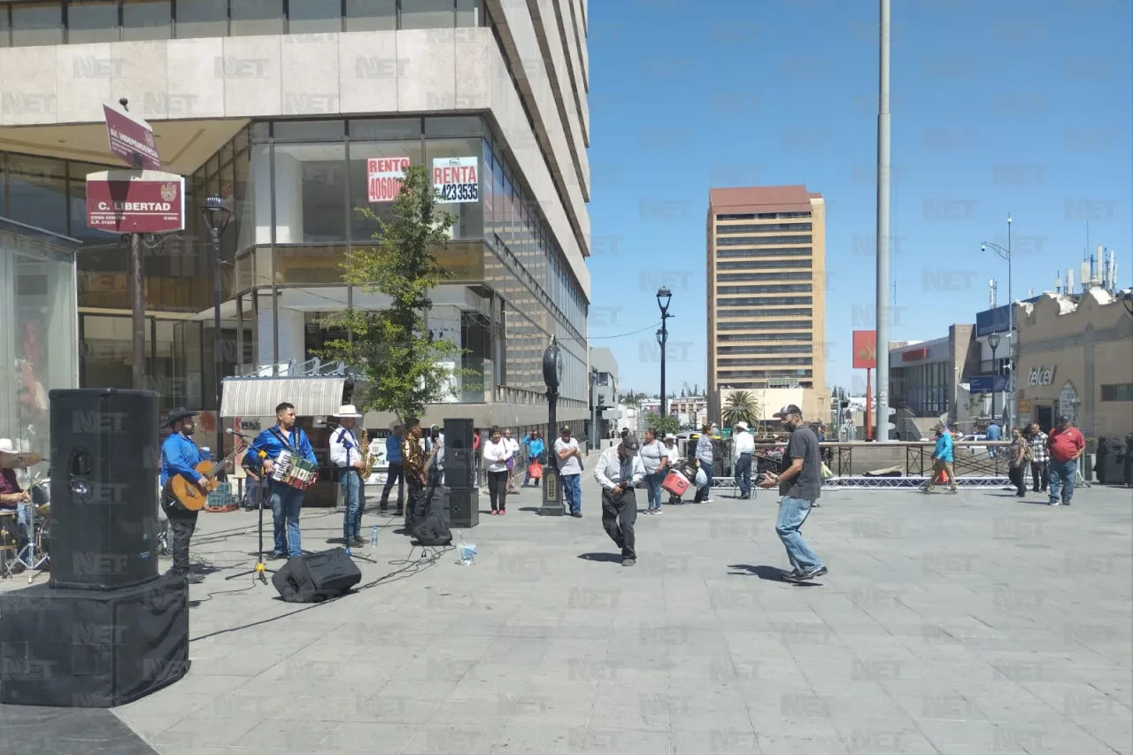 Deleitan músicos a paseantes del Centro de la ciudad