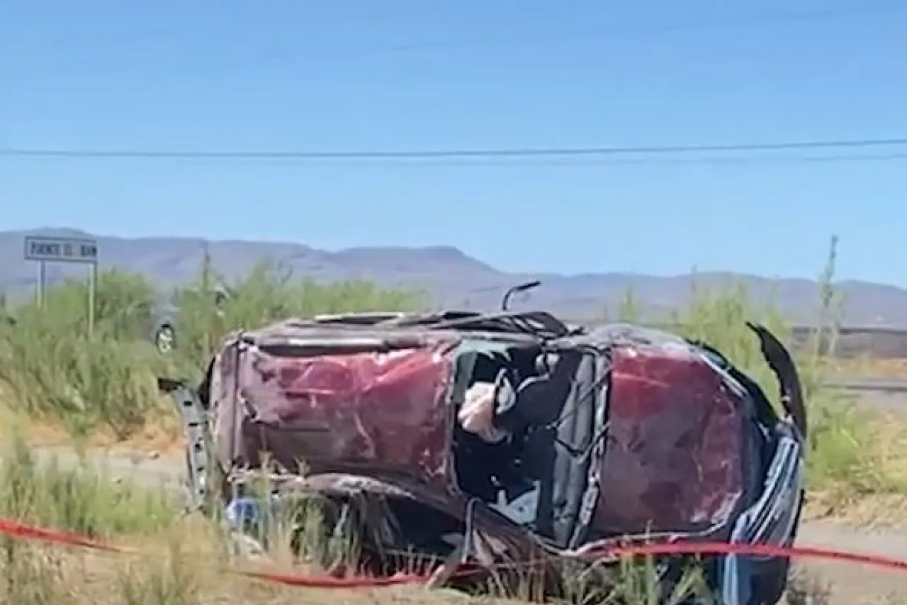 Vuelca conductora en la carretera Chihuahua-Juárez
