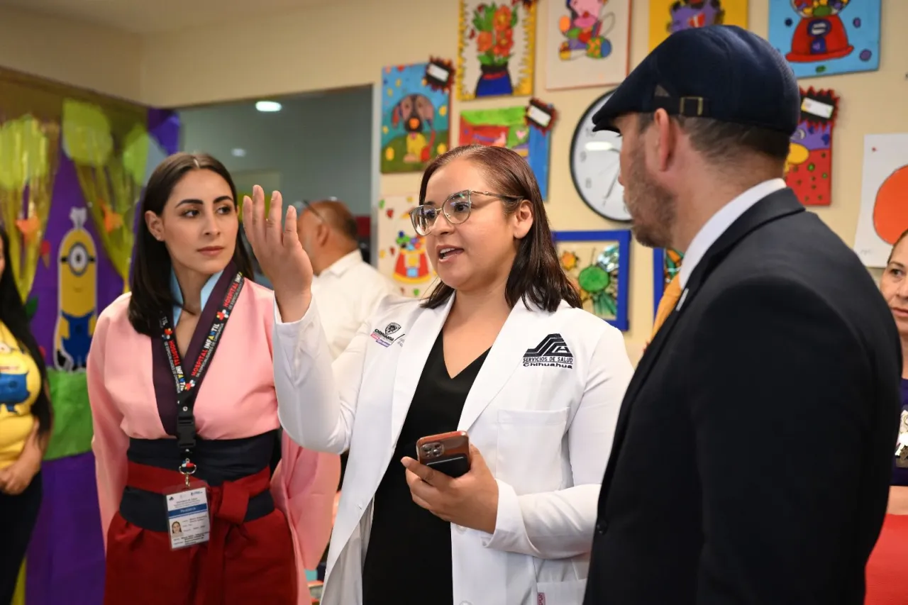 Lleva Maru Campos regalos y palabras de aliento a niños pacientes
