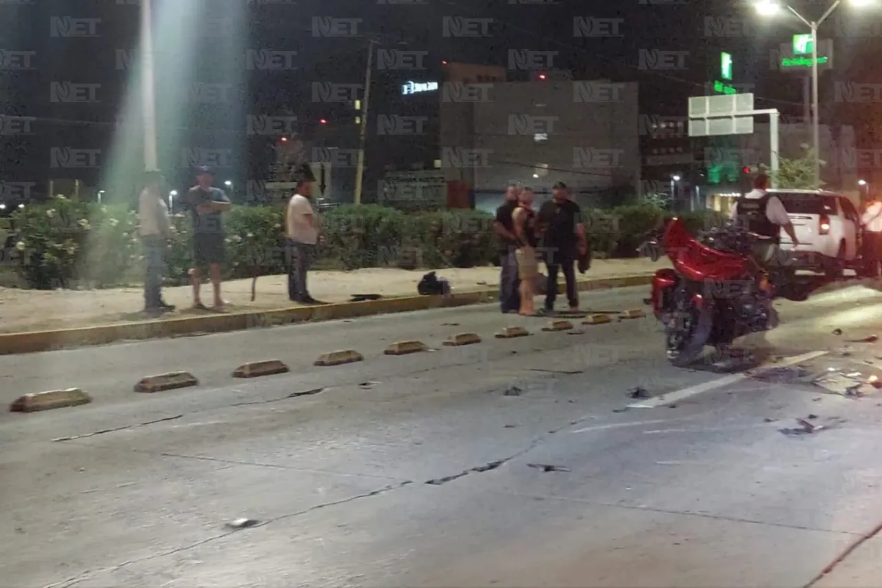 Otra de bikers: Camioneta choca a motociclista y lo deja lesionado