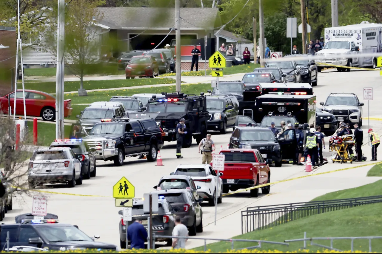 Autoridades en Wisconsin 'neutralizan' a persona armada en secundaria