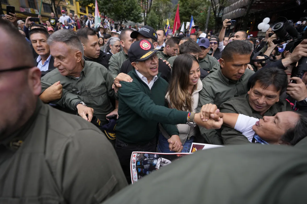 Presidente colombiano defiende sus reformas en marcha por Día del Trabajo