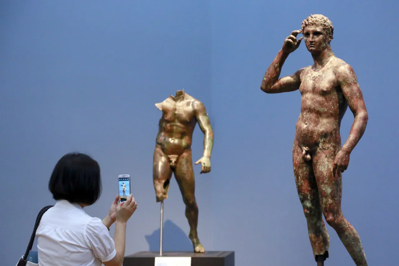 Avalan que Italia reclame valiosa escultura al Museo Getty