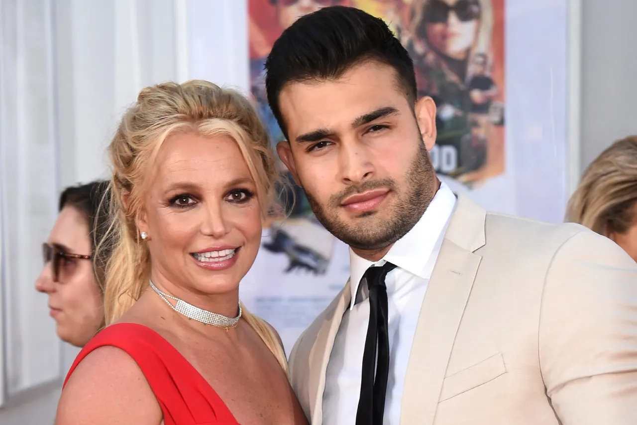 Britney Spears y Sam Asghari están oficialmente divorciados y solteros