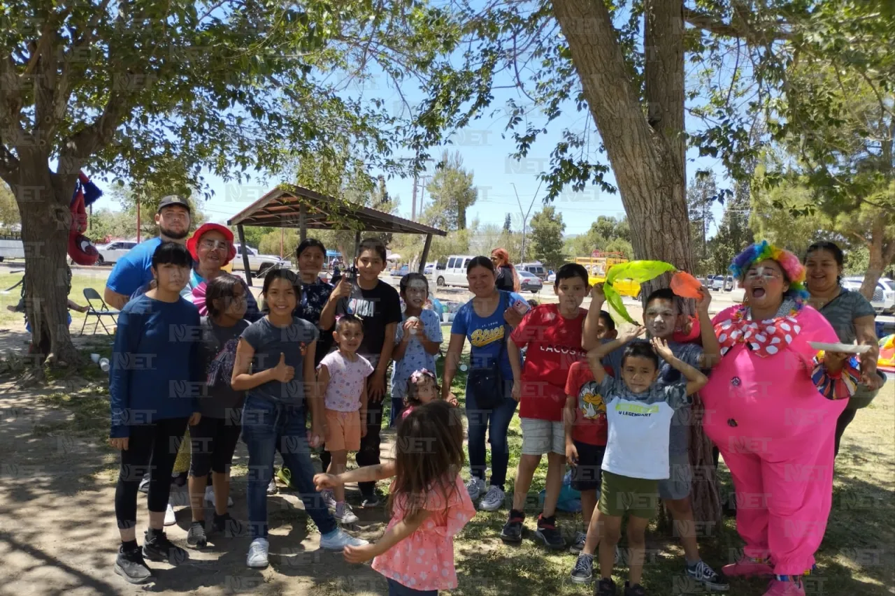 Celebran familias y agrupaciones religiosas a niños en El Chamizal