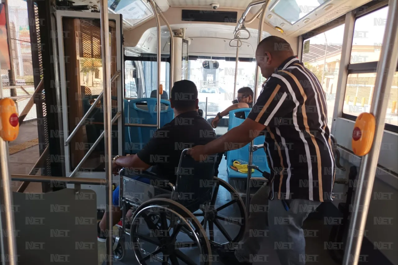 Capacitan a operadores del Juárez Bus para atender a personas con discapacidad