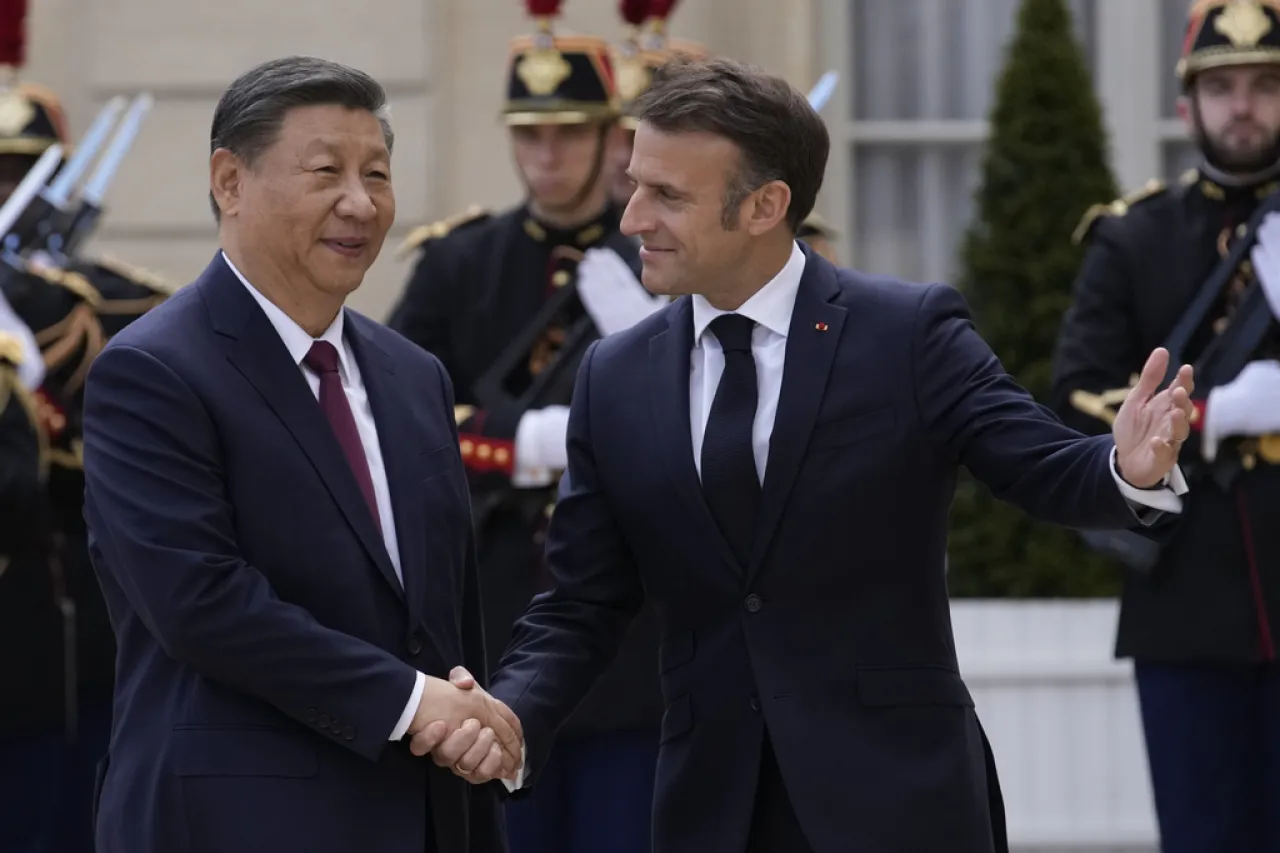 Recibe Macron a Xi Jinping; marca el comercio y Ucrania como prioridades