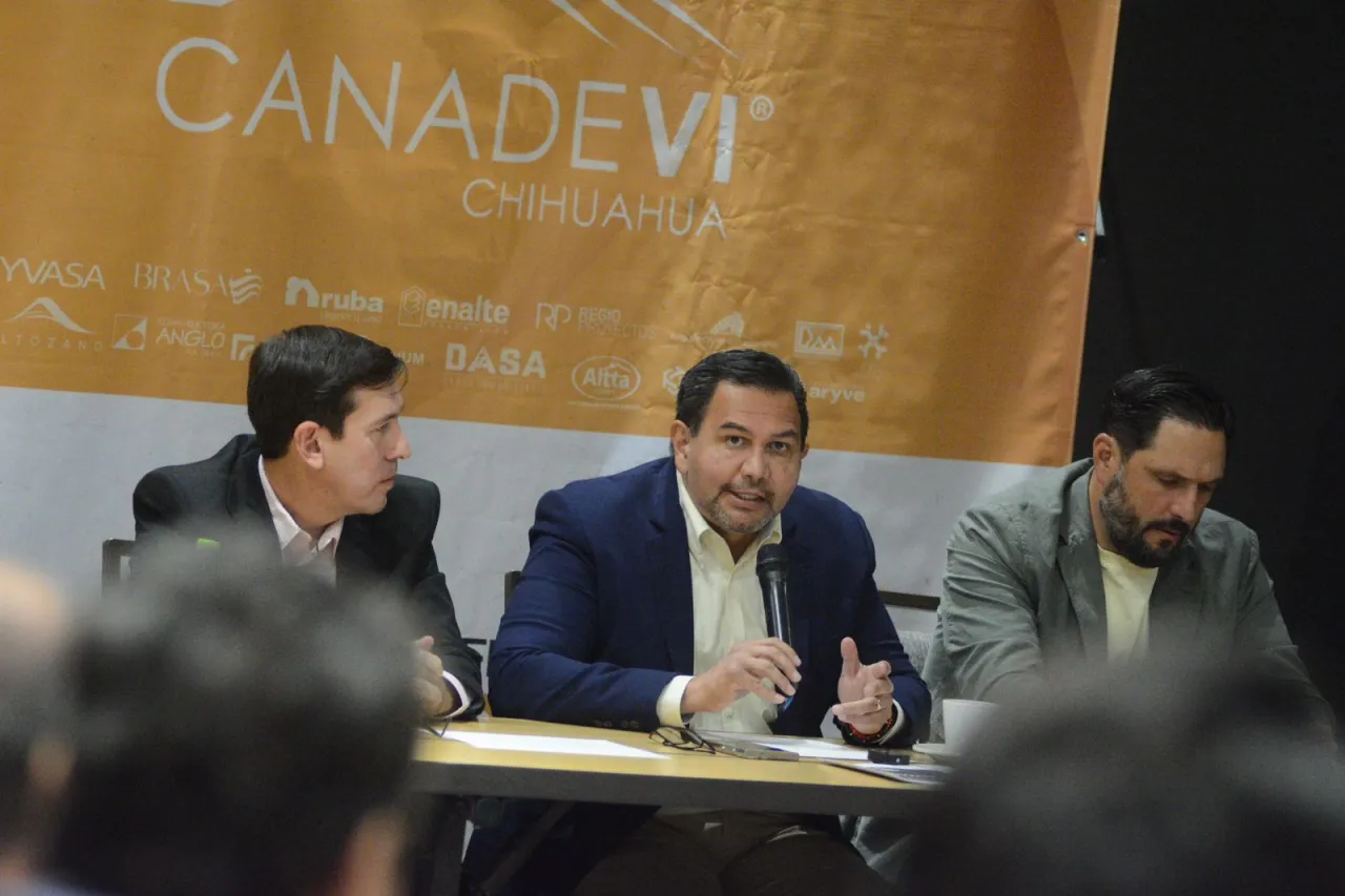 Se reúne Cruz Pérez Cuéllar con socios de la Canadevi