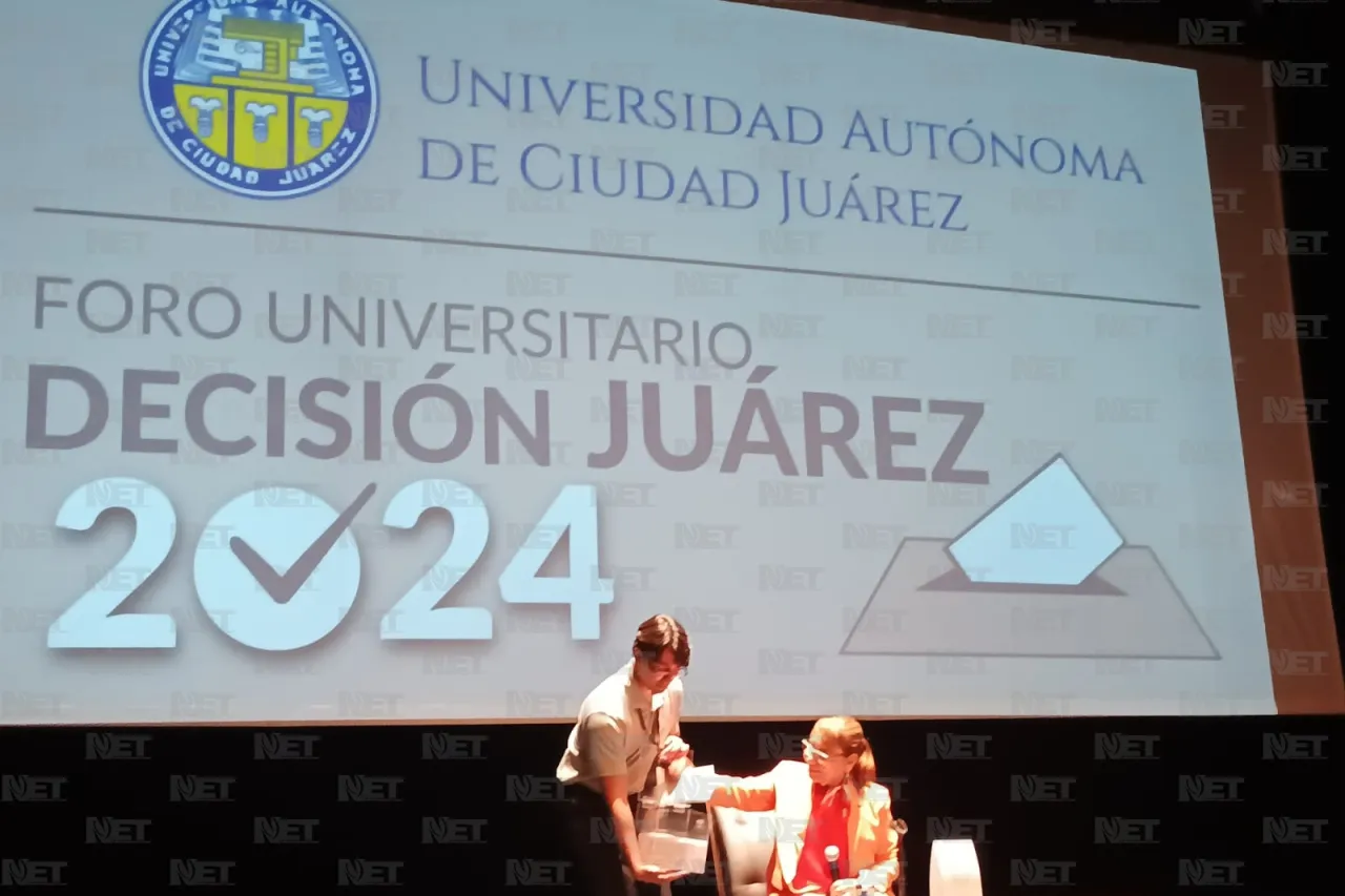 Presenta Esther Mejía propuestas en Foro Universitario