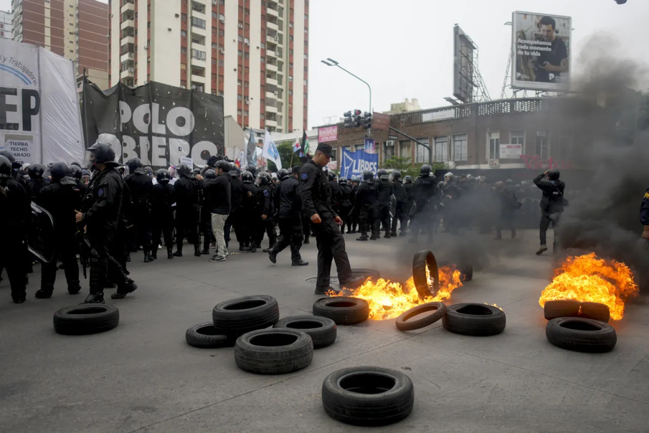 Bloqueos en calles de Buenos Aires por ajustes de Milei