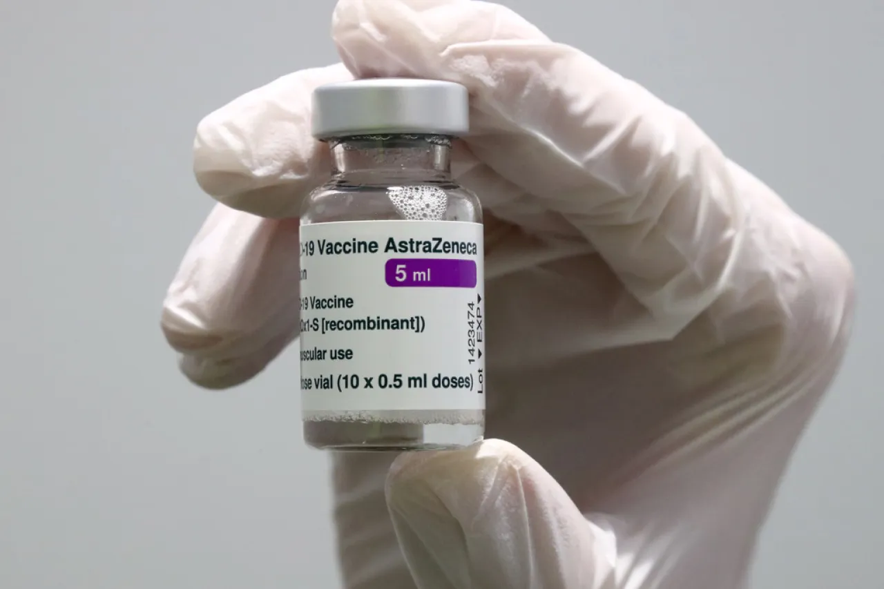 Retira AstraZeneca su vacuna para el covid 19