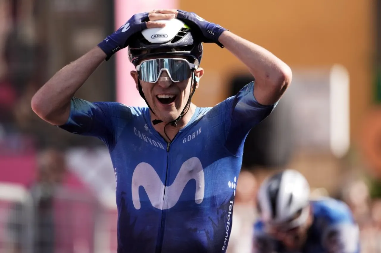 Pelayo Sánchez se lleva el sexto día del Giro de Italia