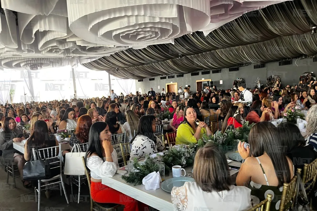 Encabeza Maru Campos festejo del Día de las Madres