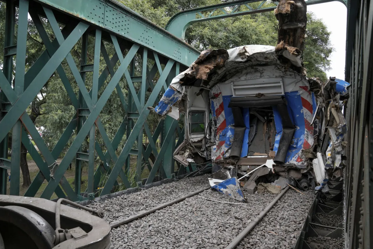 Chocan dos trenes en Buenos Aires, al menos 90 heridos