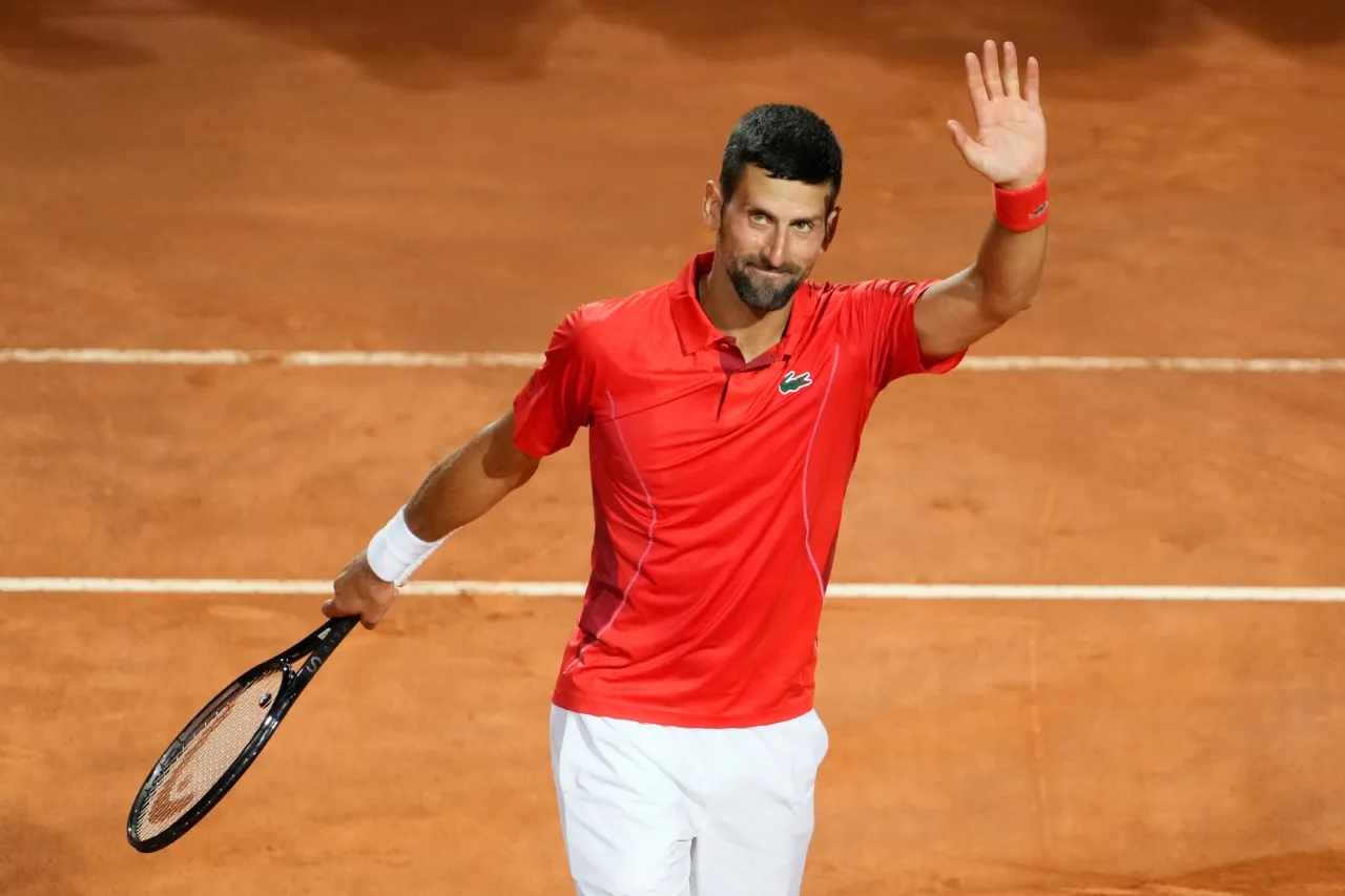 Gana Djokovic su primer duelo en Italia tras casi un mes alejado de la cancha